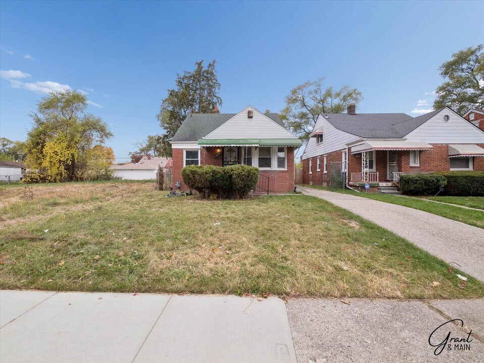 19645 Syracuse in Detroit, MI - Building Photo