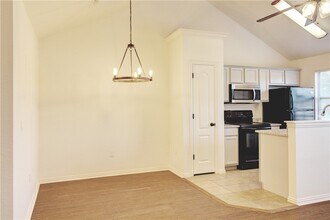 767 W Sandy Beach Ln in Fayetteville, AR - Building Photo - Building Photo