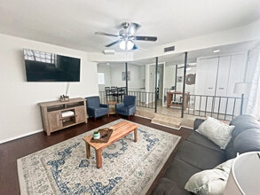 4013 Burning Tree Dr in San Antonio, TX - Building Photo - Building Photo