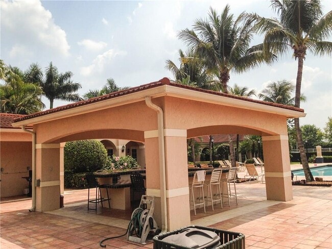 1590 S 42nd Cir, Unit 307 in Vero Beach, FL - Foto de edificio - Building Photo