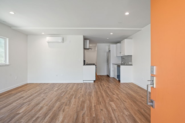 1166 Cochran Ave in Los Angeles, CA - Building Photo - Building Photo