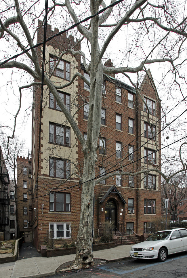 100 Glenwood Ave in Jersey City, NJ - Building Photo - Building Photo