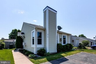 816 Chadwick Cir in Frederick, MD - Building Photo - Building Photo