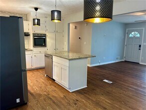 667 Tara Cir SE in Atlanta, GA - Building Photo - Building Photo