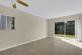 1141 Lake Victoria Dr in Royal Palm Beach, FL - Building Photo - Building Photo