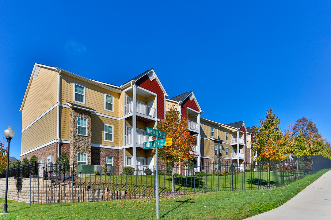 Avalon Park in Gastonia, NC - Building Photo