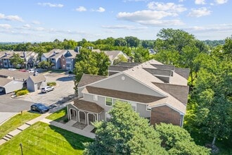Stonebriar Apartment Homes in Overland Park, KS - Foto de edificio - Building Photo