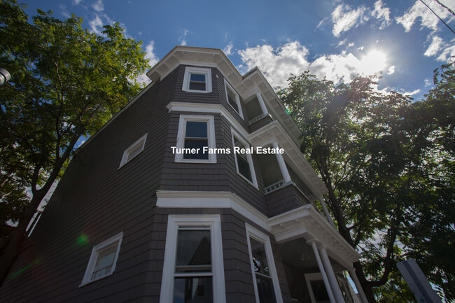 6 Hinckley St, Unit 1 in Somerville, MA - Foto de edificio - Building Photo