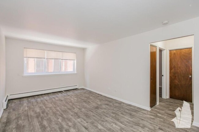 property at 1040 W Hollywood Ave