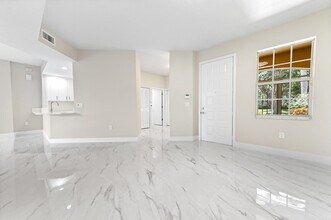 12510 Crystal Pointe Dr in Boynton Beach, FL - Building Photo - Building Photo