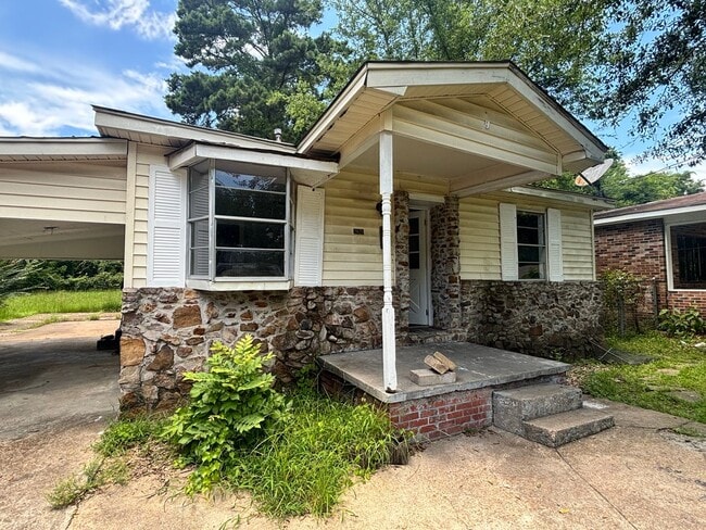 property at 2829 Comfort St