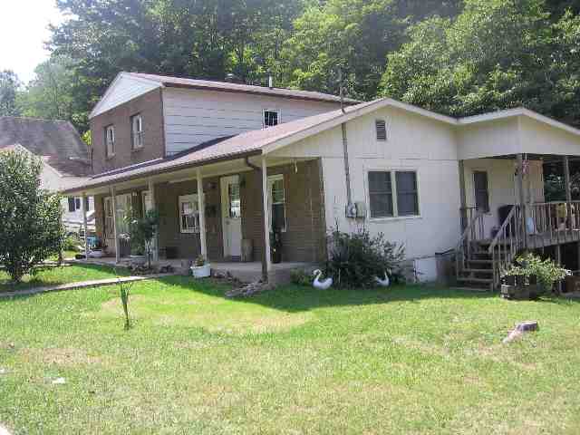 365 S Main St in Philippi, WV - Building Photo