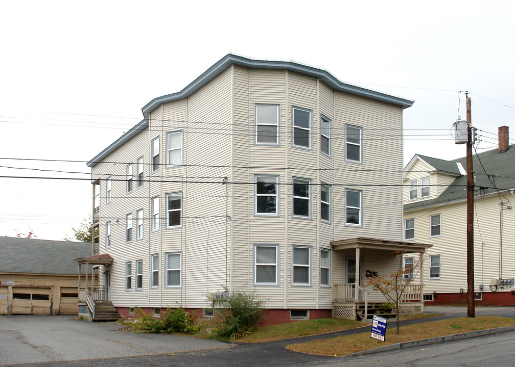 74 Fourth St in Auburn, ME - Foto de edificio