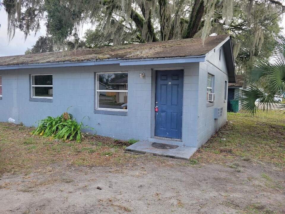 402 Terry St in Wildwood, FL - Building Photo