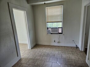 818 Ogden St in San Antonio, TX - Building Photo - Building Photo