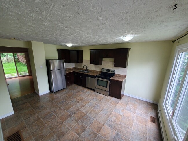 27 Devonshire Ct in Moncton, NB - Building Photo - Building Photo