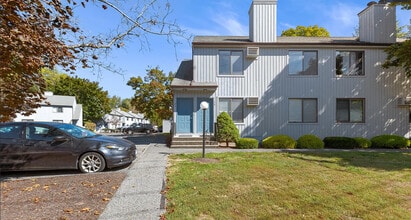 19 Somers St, Unit f9 in Danbury, CT - Building Photo - Building Photo