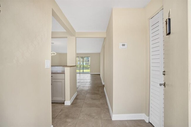 301 SE 3rd St in Dania Beach, FL - Building Photo - Building Photo