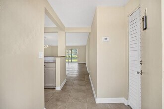 301 SE 3rd St in Dania Beach, FL - Foto de edificio - Building Photo