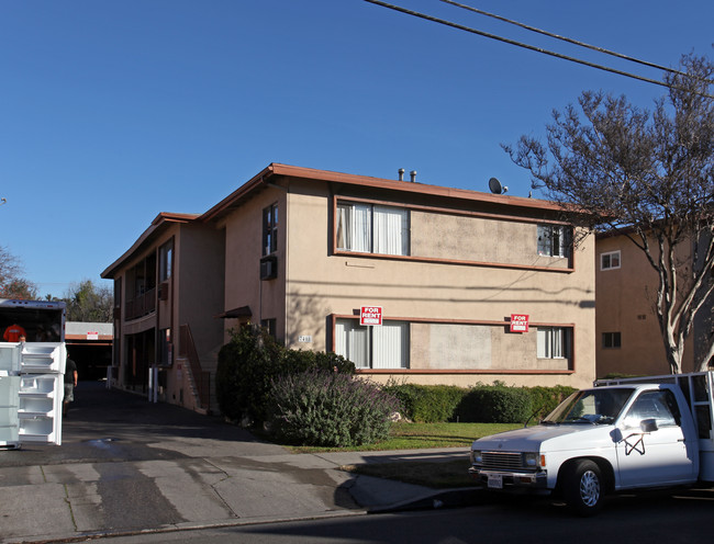 7408 Canby Ave in Reseda, CA - Building Photo - Building Photo