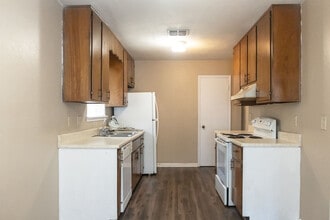 709 Pointe Ct in Tallahassee, FL - Building Photo - Building Photo