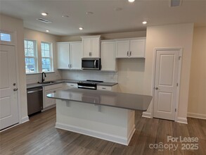 2031 Near Pt Rd in Charlotte, NC - Foto de edificio - Building Photo