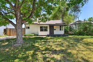 1252 Xanthia St in Denver, CO - Building Photo