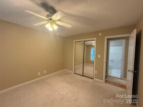 18801 Nautical Dr in Cornelius, NC - Foto de edificio - Building Photo