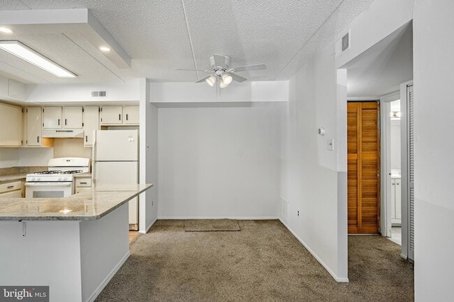 6101 Hilltop Dr, Unit 1 in Brookhaven, PA - Building Photo - Building Photo