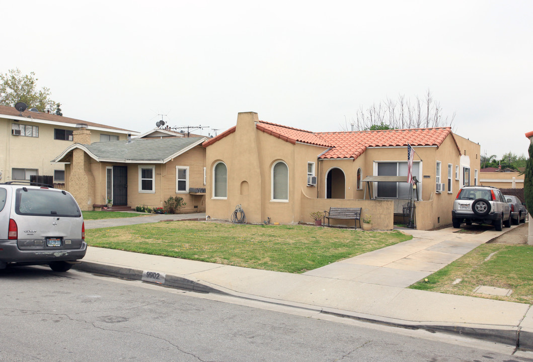 9902 Belmont St in Bellflower, CA - Foto de edificio