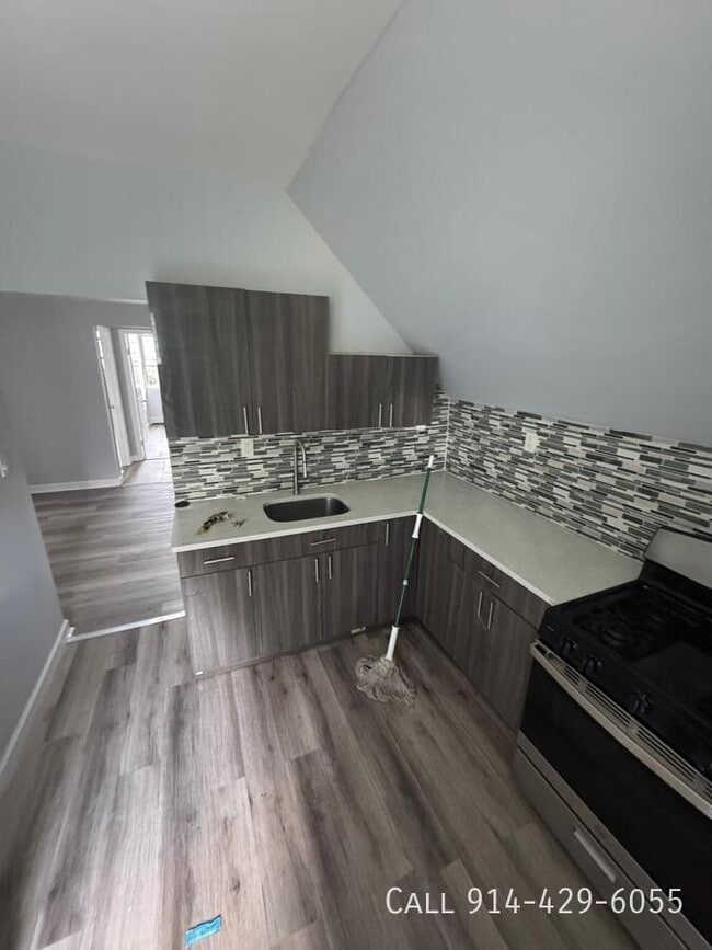 104 Buena Vista Ave in Yonkers, NY - Building Photo - Building Photo
