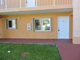 6225 SW Kendale Lakes Cir in Miami, FL - Building Photo