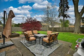 2307 Edna Ave in Park Ridge, IL - Building Photo - Building Photo