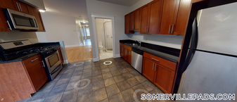 11 Beacon St in Somerville, MA - Building Photo
