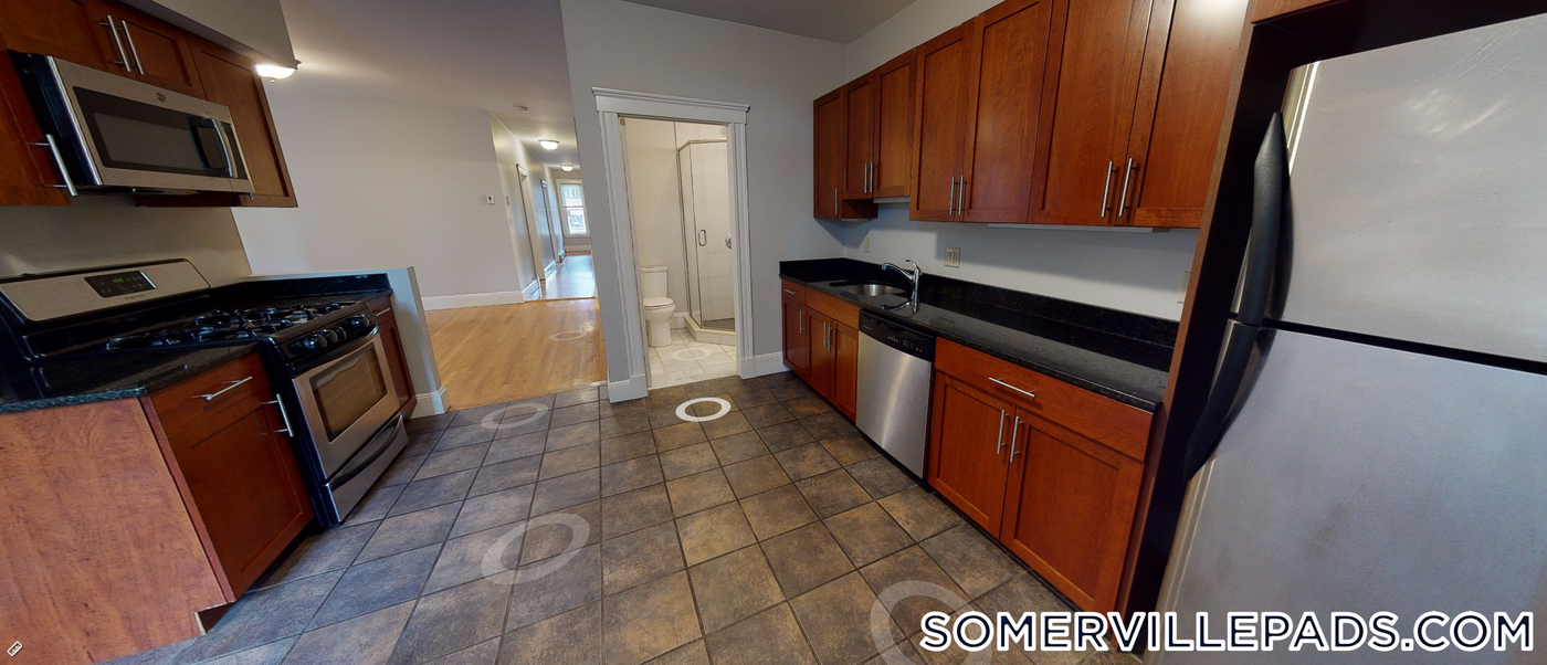 11 Beacon St in Somerville, MA - Building Photo