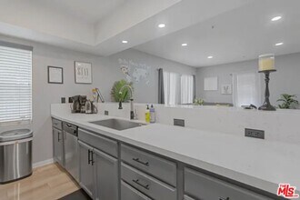 12032 S Broadway in Los Angeles, CA - Building Photo - Building Photo