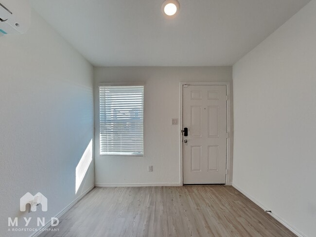 7157 Elm Cv in San Antonio, TX - Foto de edificio - Building Photo