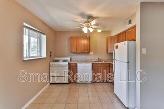 471 S Holmes Ave in Kirkwood, MO - Building Photo - Building Photo