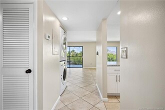 2216 NW 22nd Ave in Stuart, FL - Foto de edificio - Building Photo