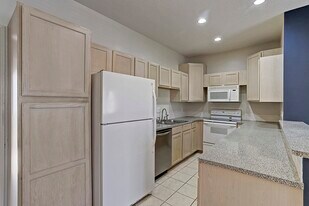 1931 Richmond Ave in Houston, TX - Building Photo