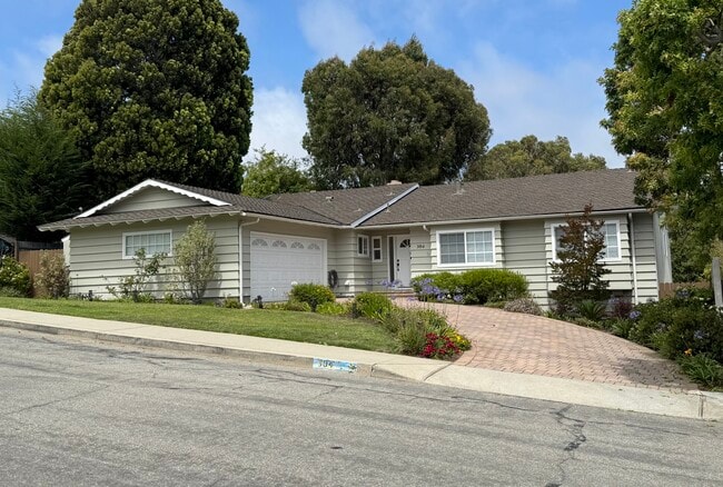 property at 304 N Meadows Ave