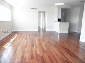 1881 Washington Ave, Unit # 14C in Miami Beach, FL - Foto de edificio - Building Photo