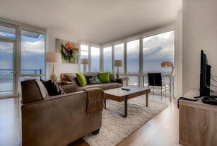 605 W 42nd St in New York, NY - Building Photo