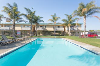 BeachWalk Apartments in Foster City, CA - Foto de edificio - Building Photo