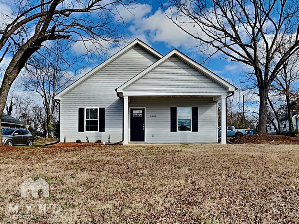 1300 Old Wilkesboro Rd in Salisbury, NC - Building Photo