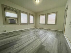 442 SW 10th Ave in Miami, FL - Building Photo - Building Photo