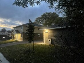 1008 E Madison St in Eau Claire, WI - Building Photo - Building Photo