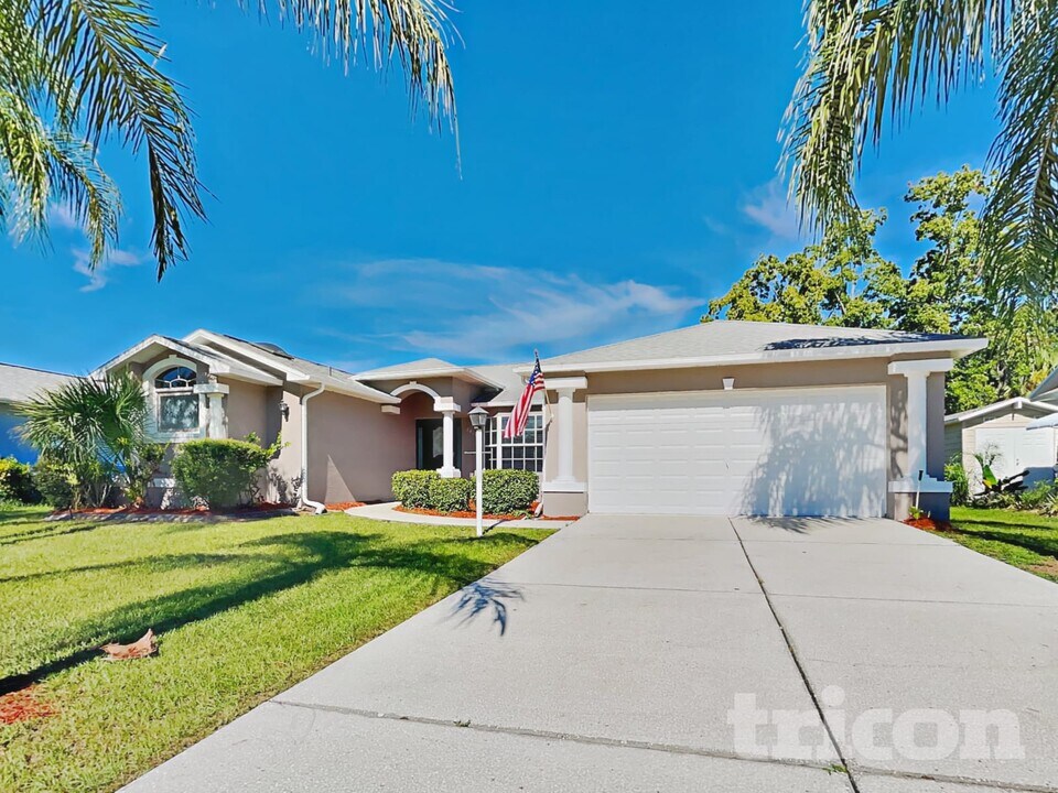 7419 Valley Ct in New Port Richey, FL - Foto de edificio
