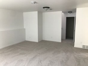 303 Toronto Dr in Hillsboro, ND - Building Photo - Building Photo