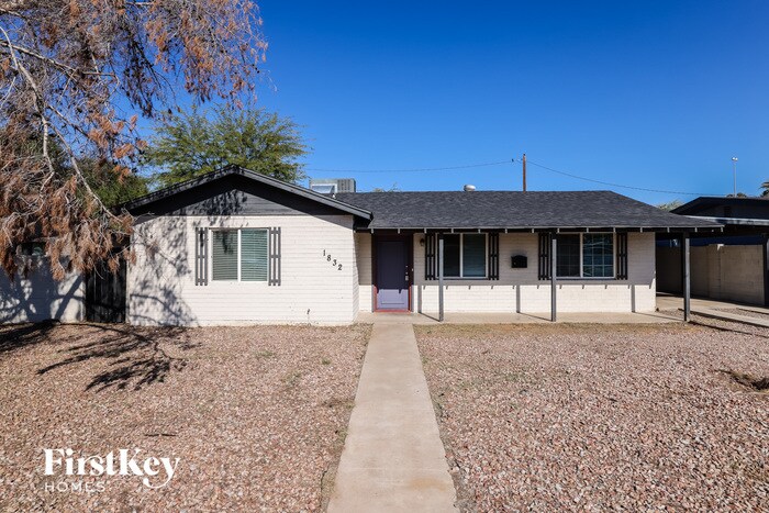 1832 E Monterey Way in Phoenix, AZ - Building Photo